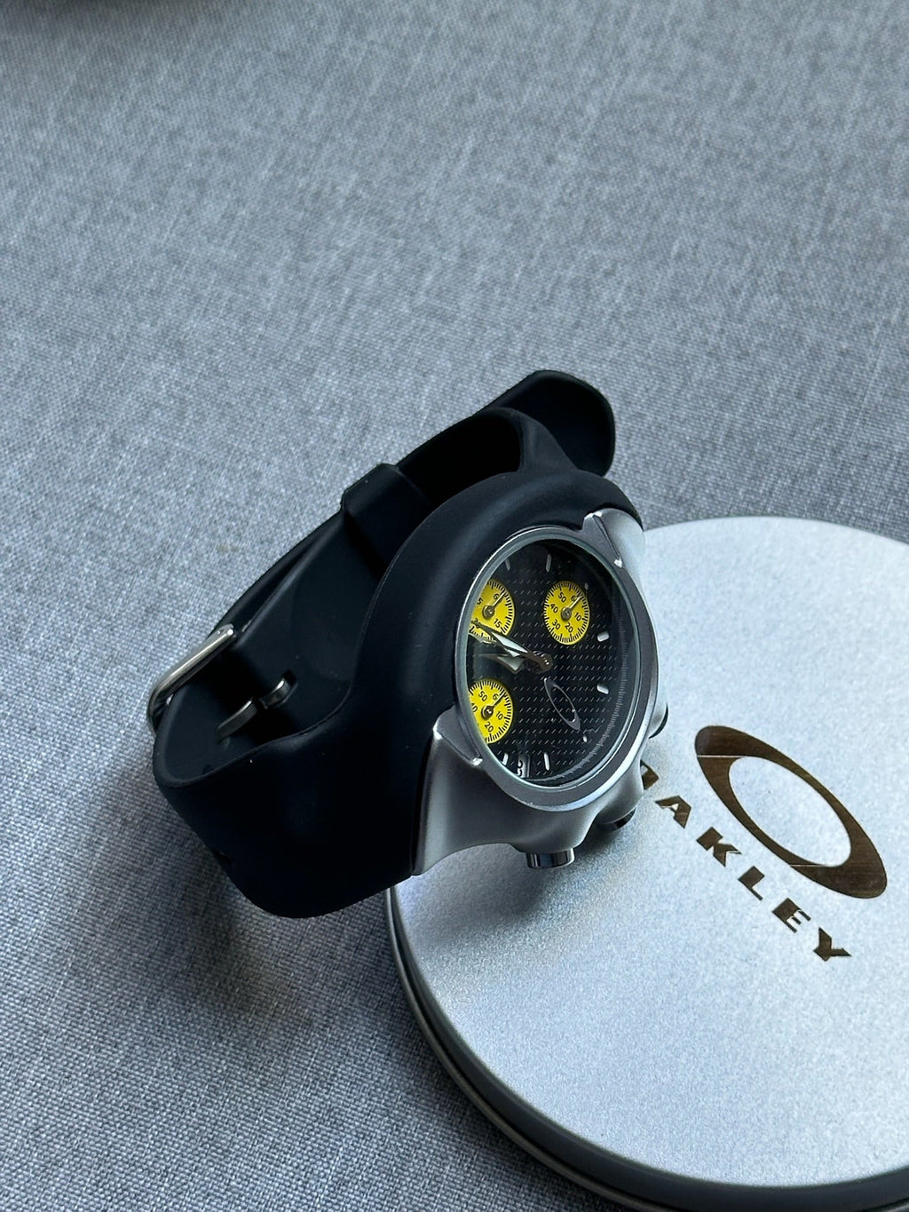 Oakley Chronograph Watch – Yellow Dial with Rubber Strap