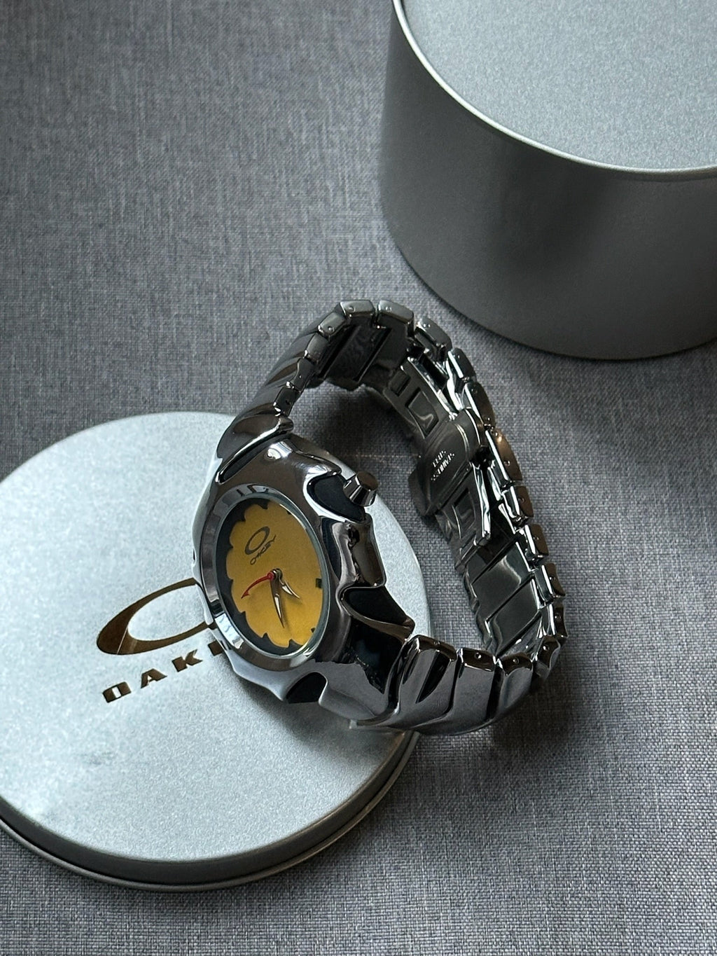Oakley Blade Watch – Yellow dial Silver Shiny Stainless Steel, Swiss Movement, Collectible Men’s Watch